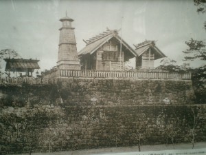 天守台と大久保神社